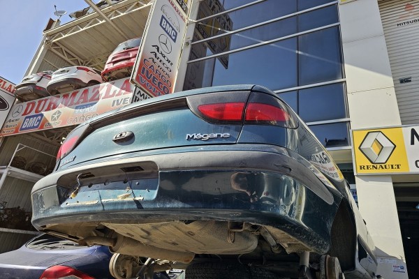 Renault Megane 1 çıkma bagaj kapağı